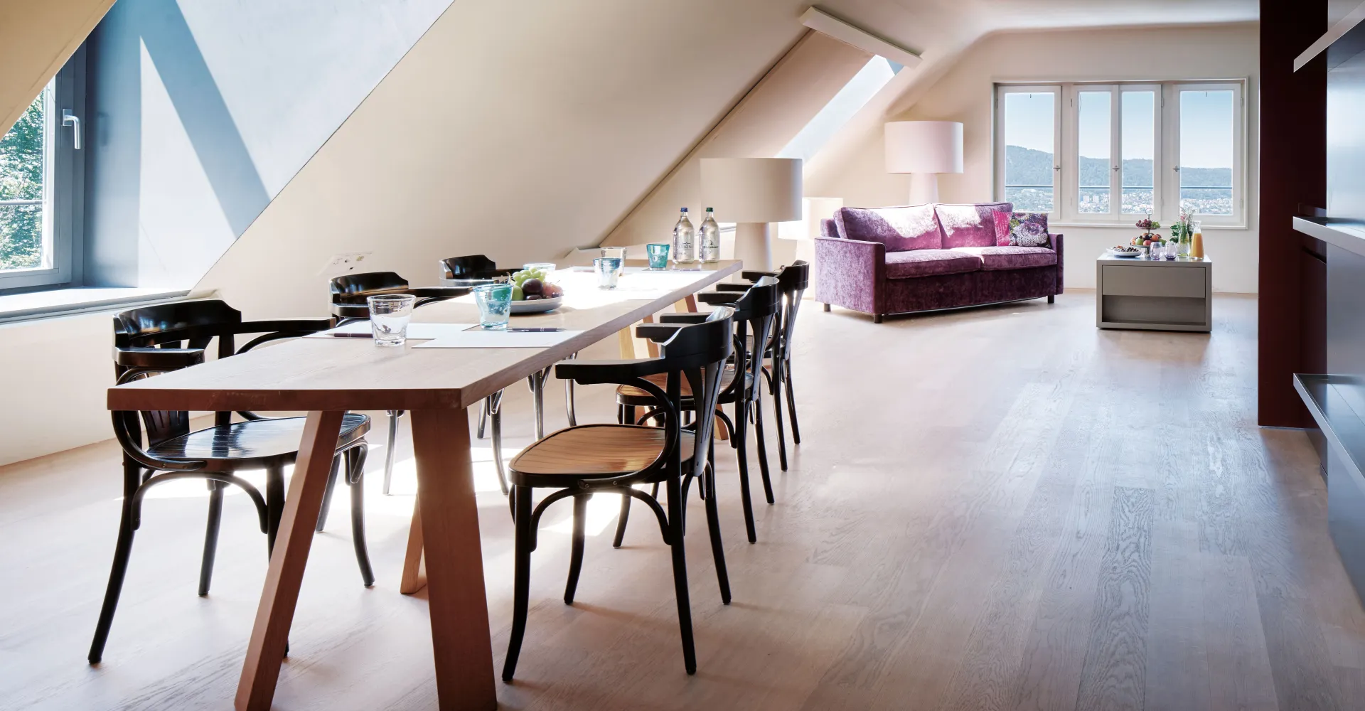 Seminat Suite mit Tisch im Hotel Rigiblick