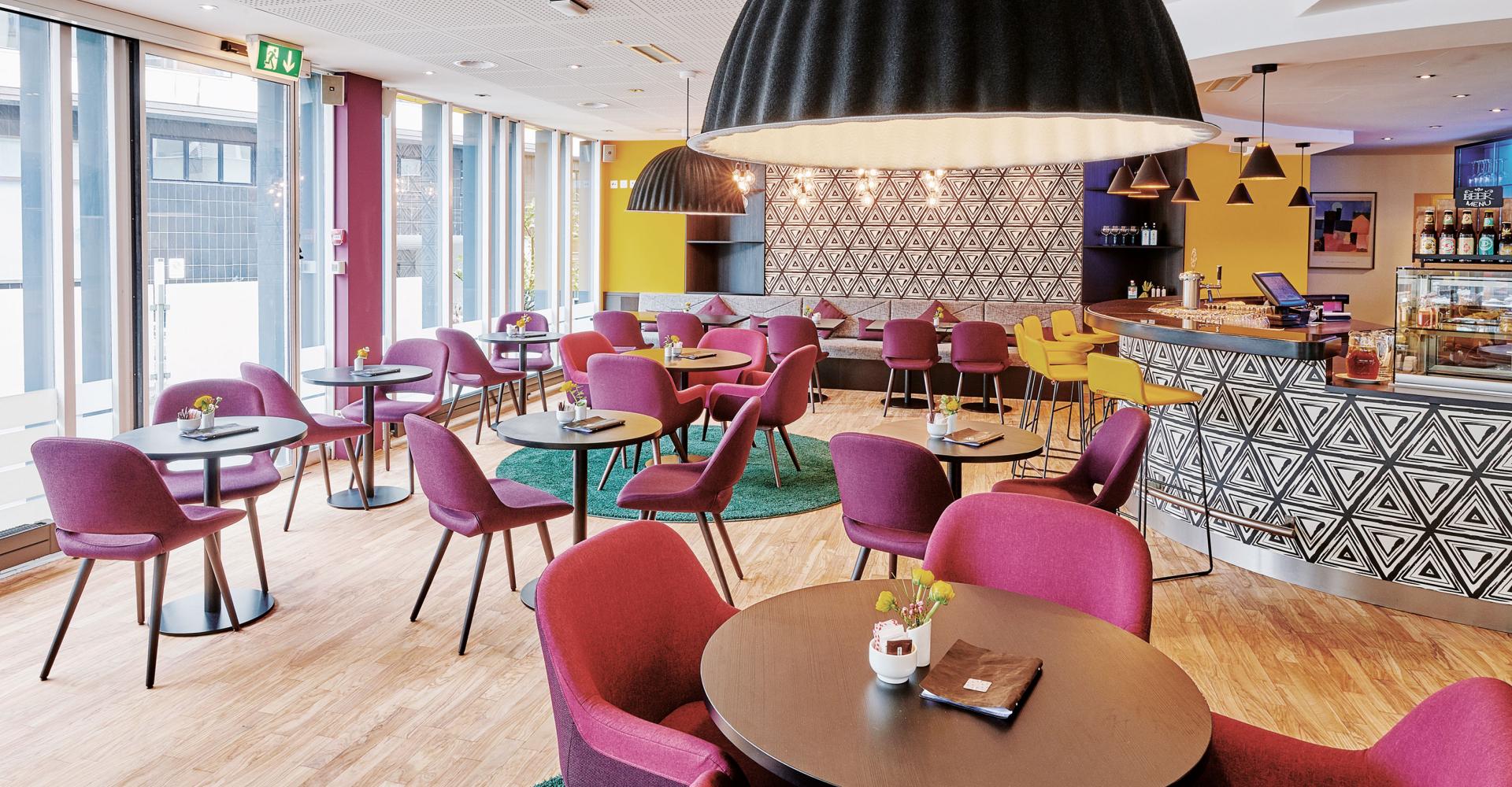 Aufnahme der Rezeption und Lounge im Hotel Ador