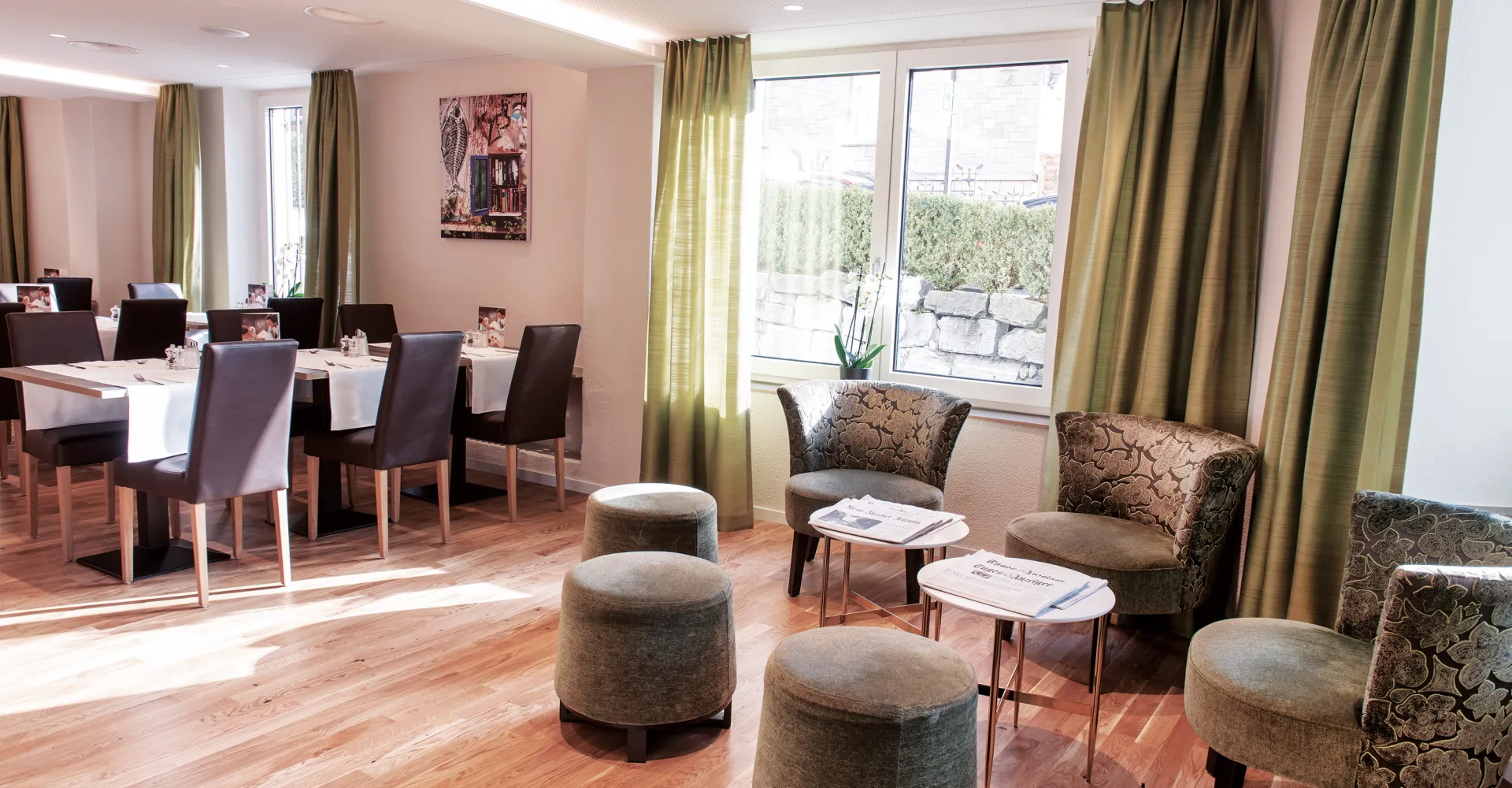 Lounge and tables at the Hotel Rex