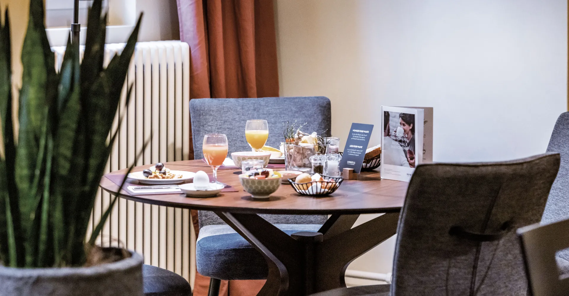 Frühstück am Tisch