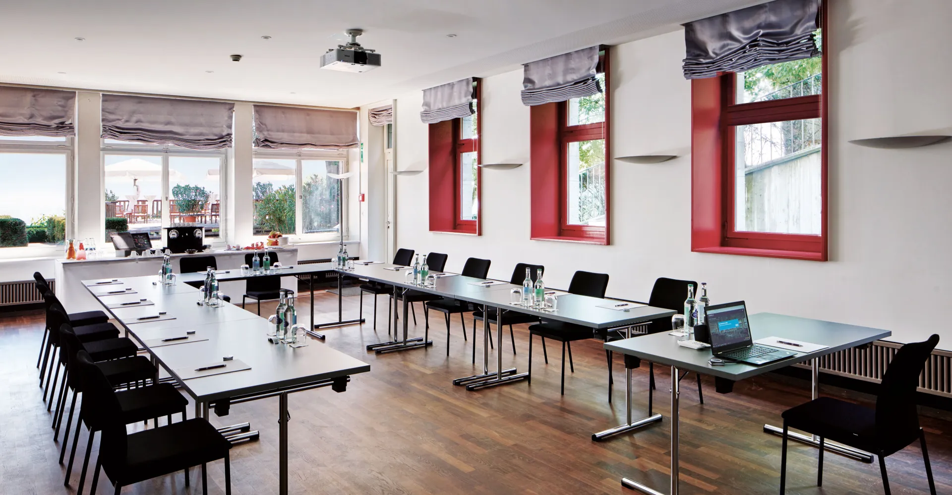 Zurichberg room with U-shaped seating arrangement