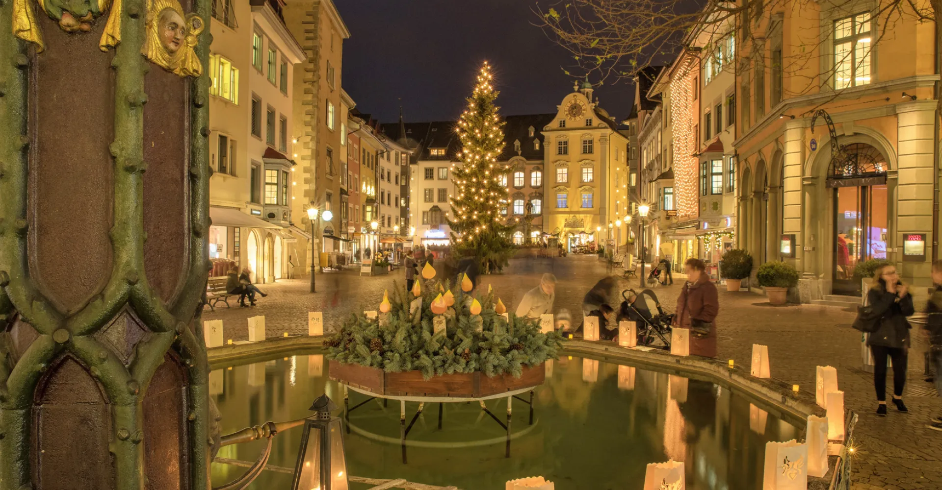 Schaffhausen Christmas experiences in the old town at the Mohrenbrunnen fountain