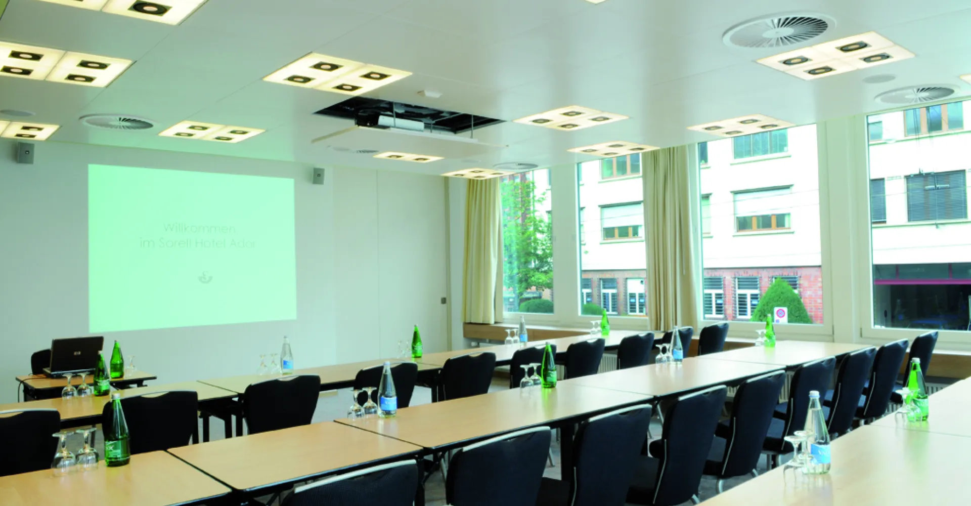 Droz seminar room in the Hotel Ador