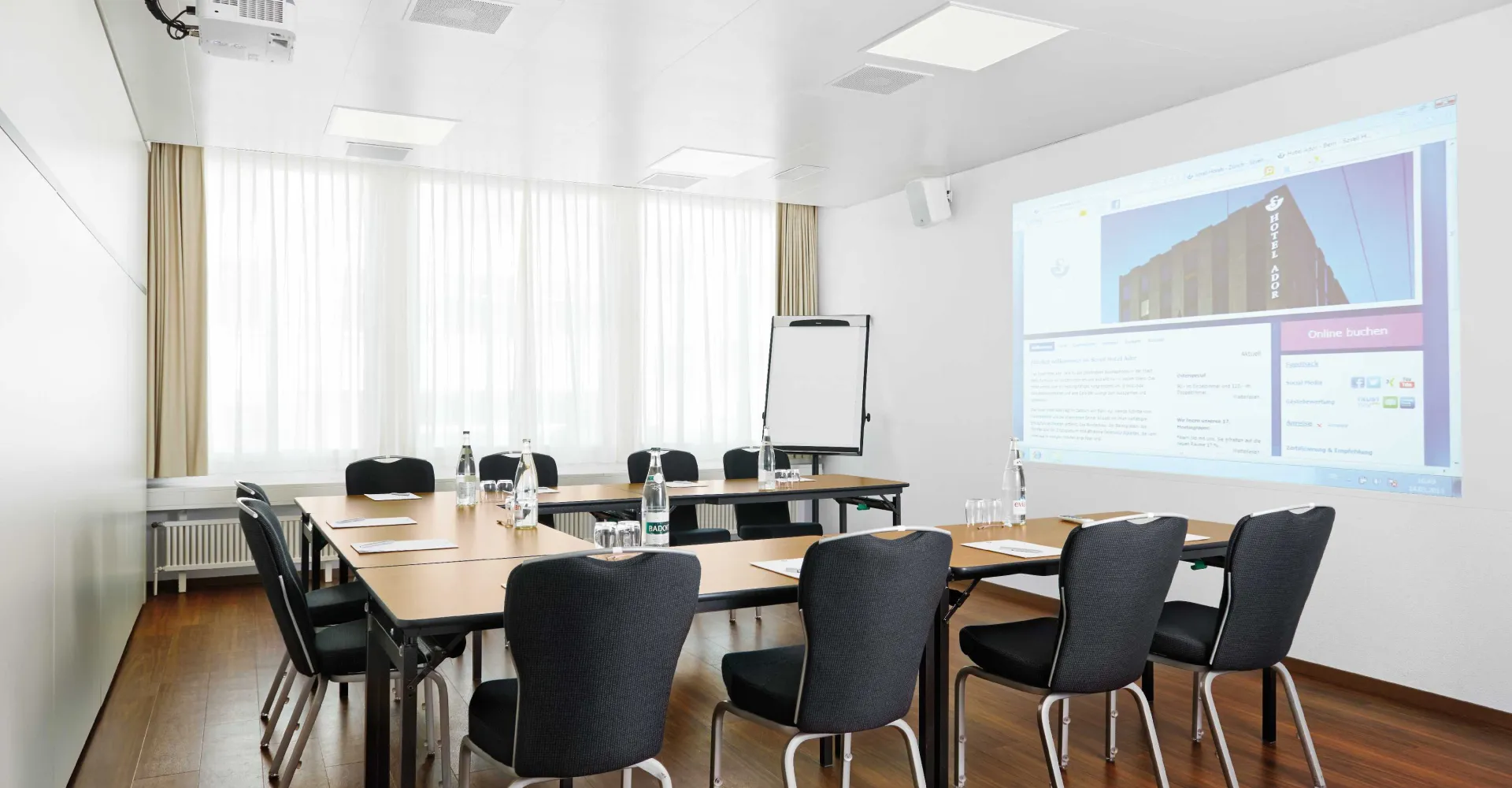 Seminar room with U-shaped seating