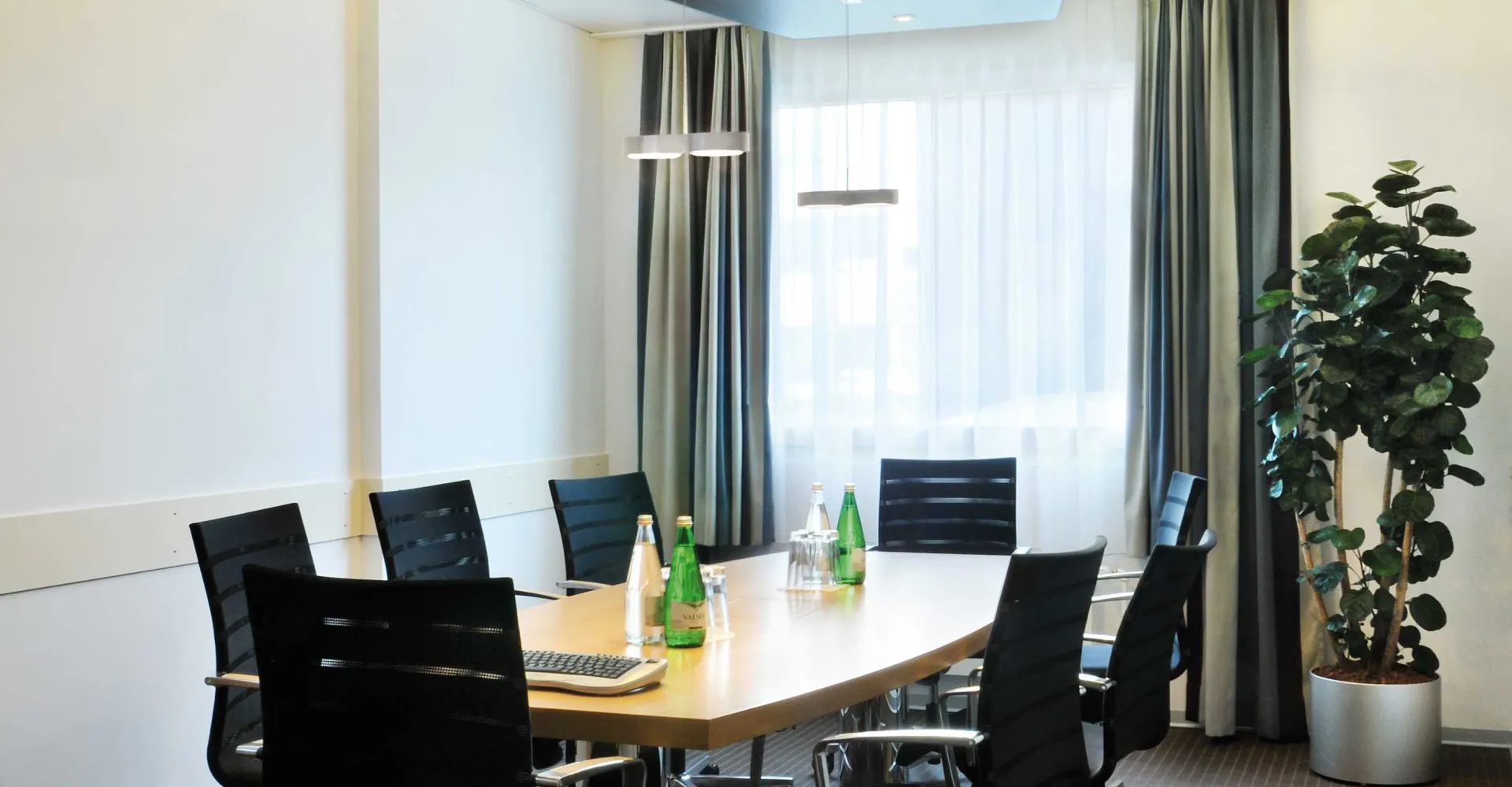 Seminarraum mit acht Sitzplätzen