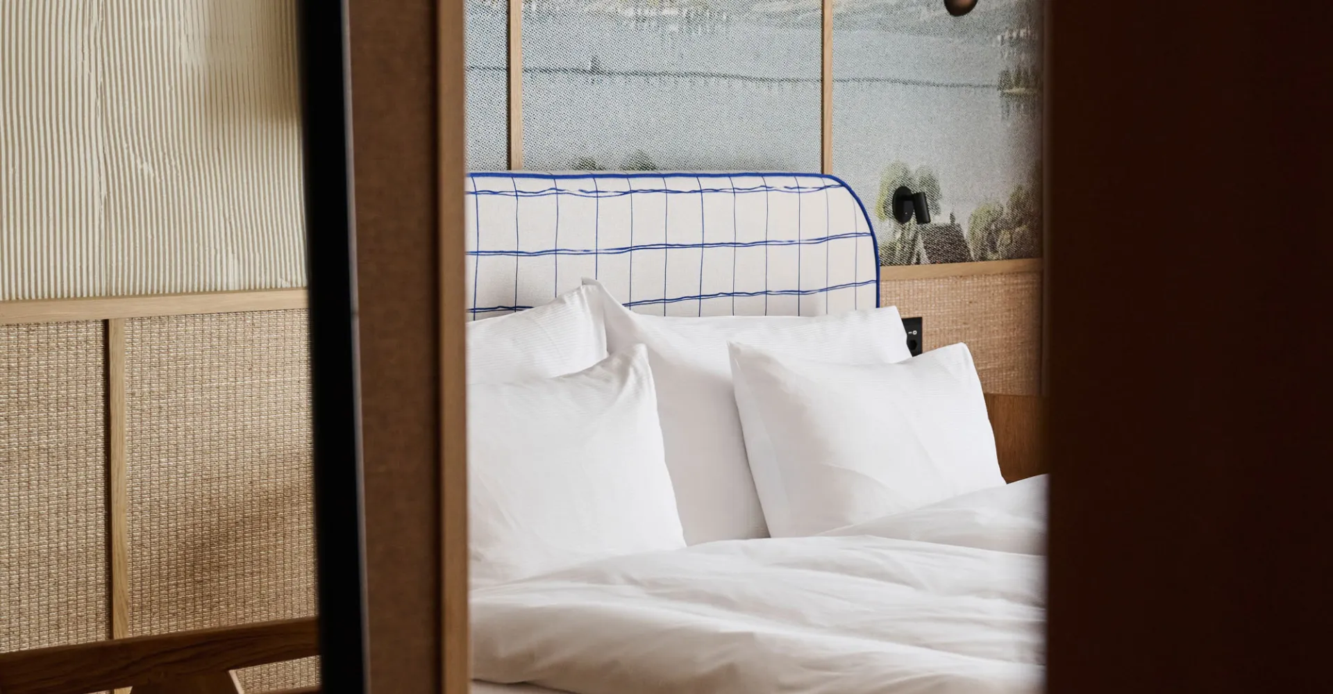 Deluxking room at Hotel Speer shot through the mirror