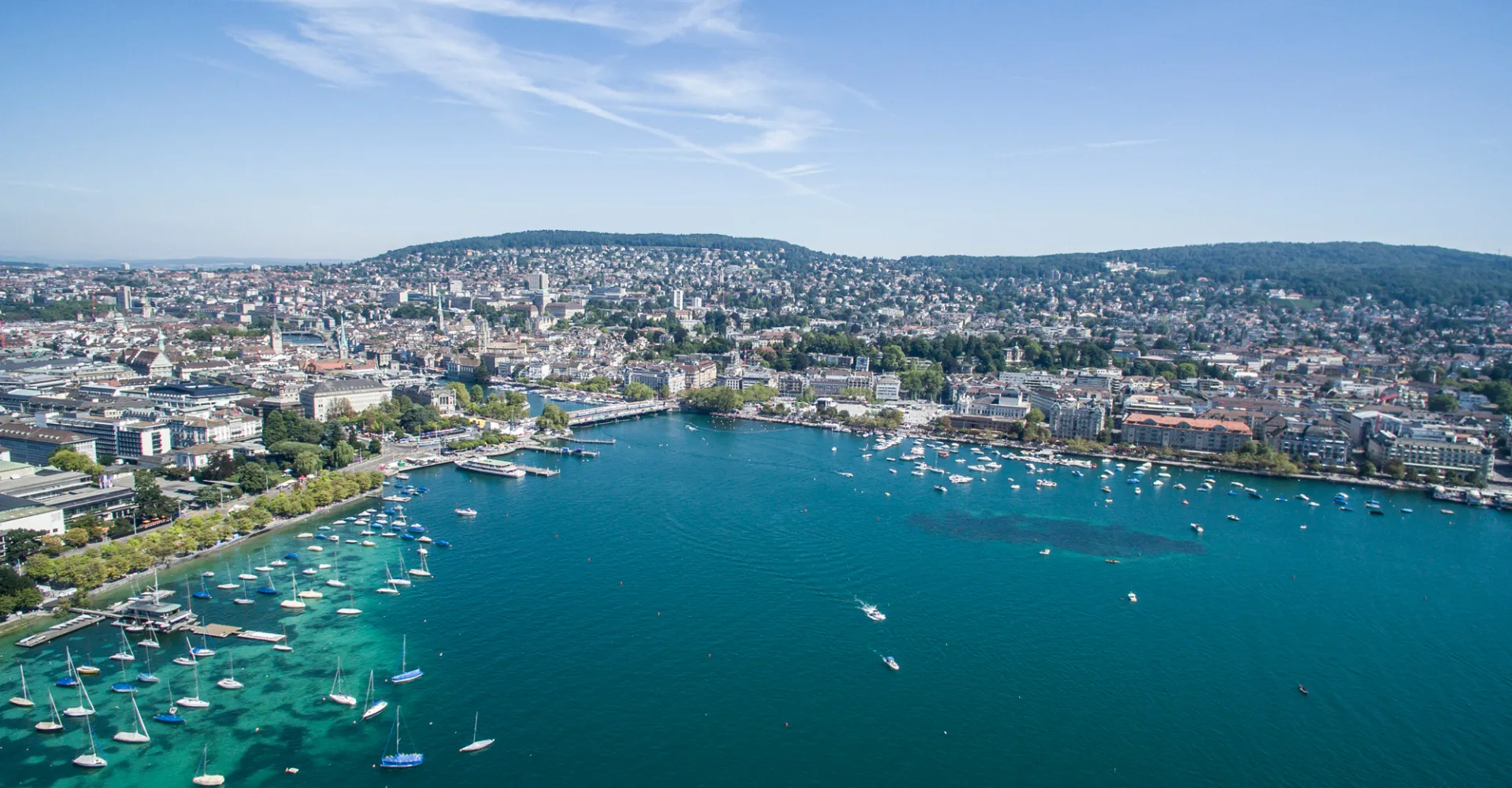 Zürichsee von oben mit Schiffen