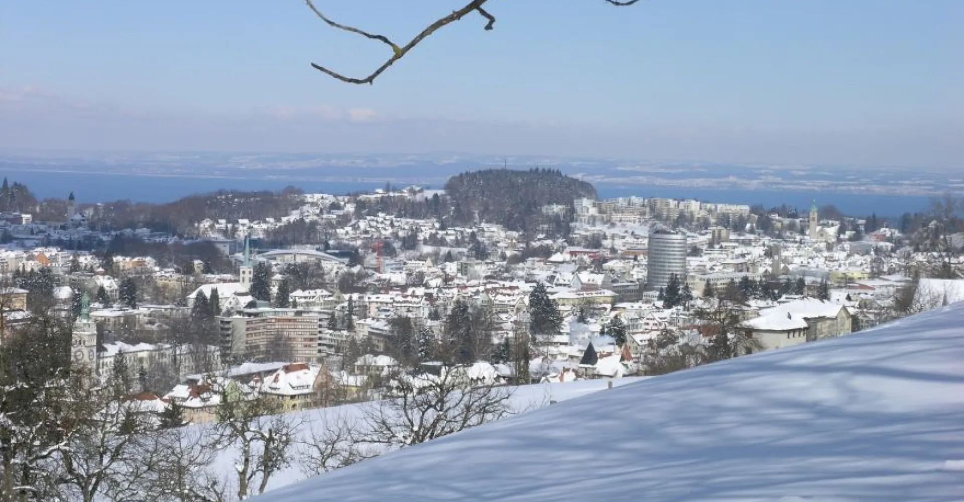 Blick über verschneites St. Gallen