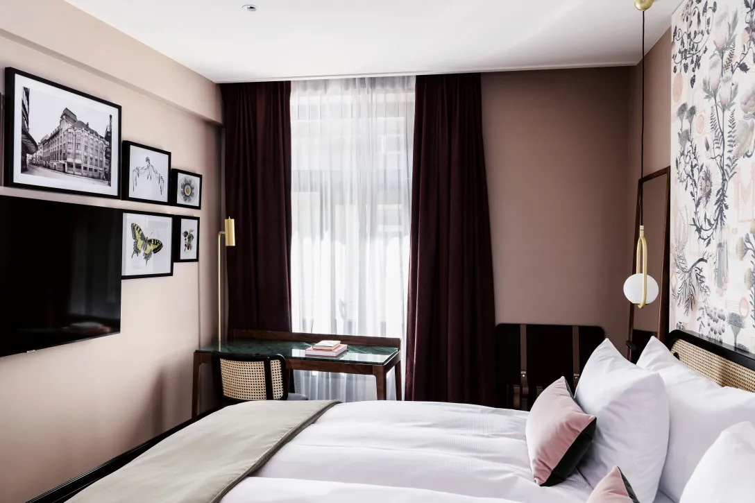 Sorell Hotel Seidenhof Superior double room with desk and TV