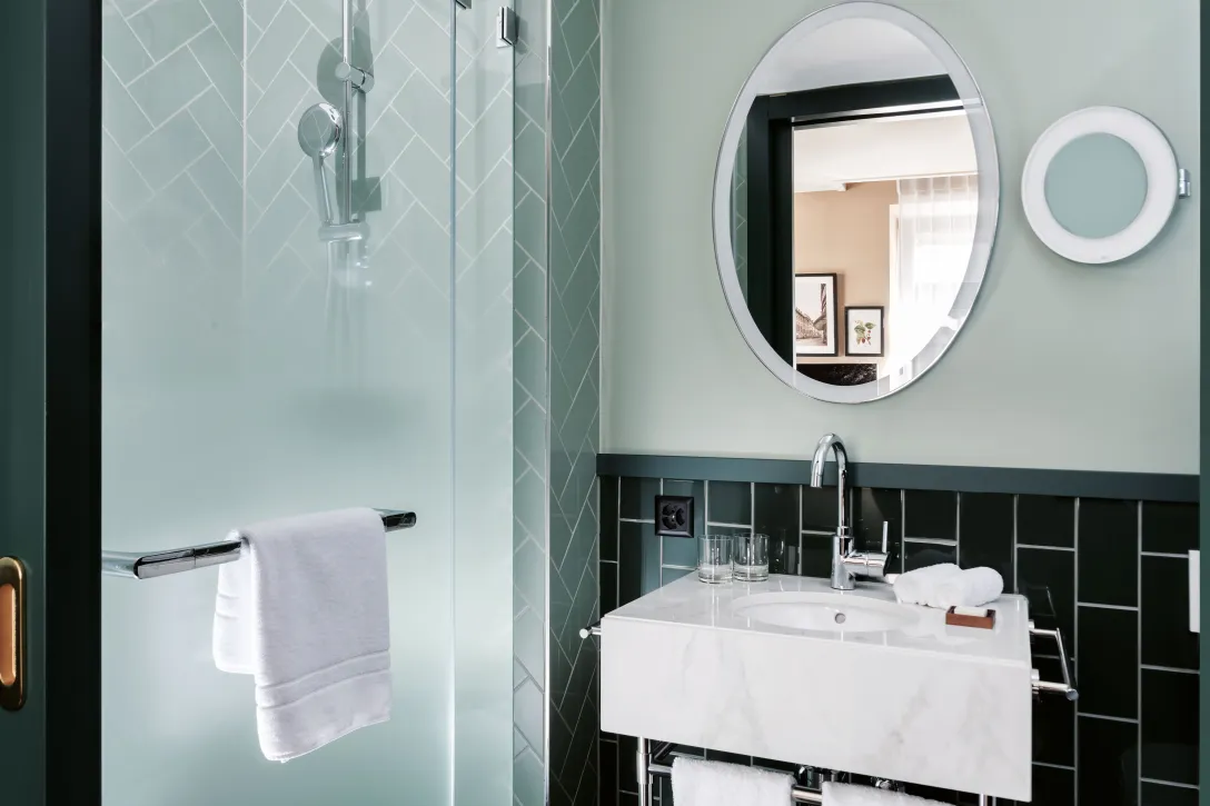 Sorell Hotel Seidenhof 2-room apartment Bathroom with shower