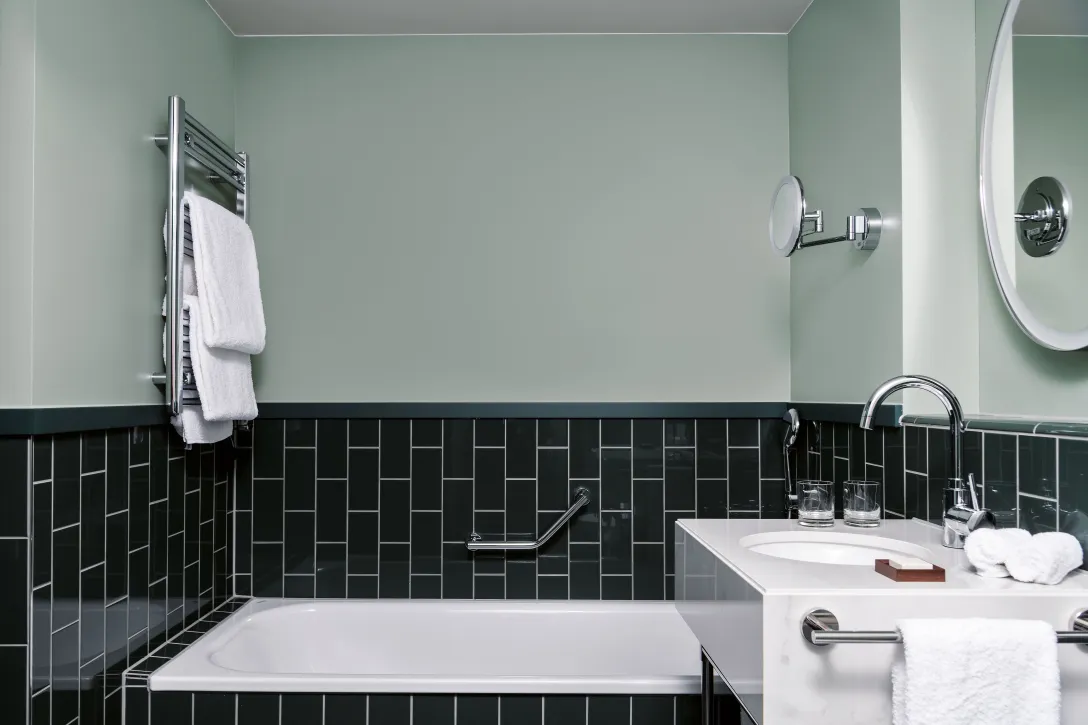 Sorell Hotel Seidenhof Suite Badezimmer mit Badewanne