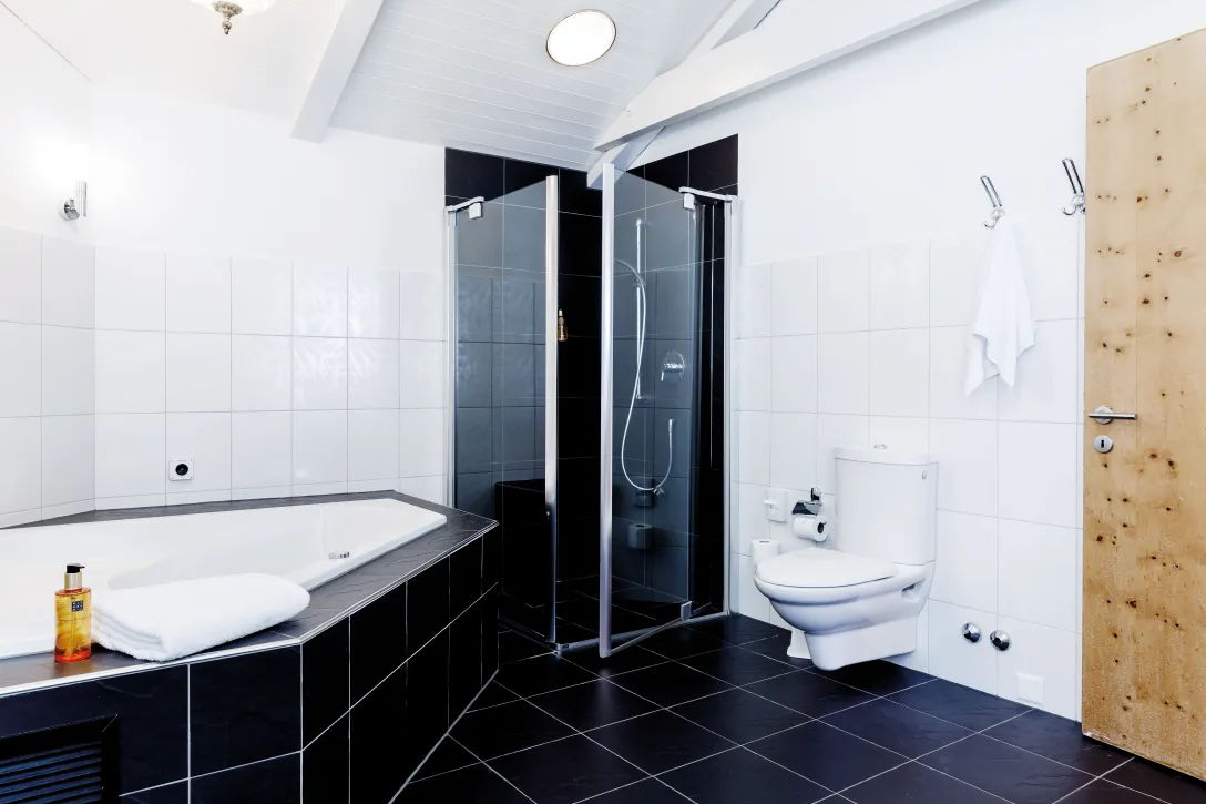 Sorell Hotel Sonnental Double room Bathroom with whirlpool and shower