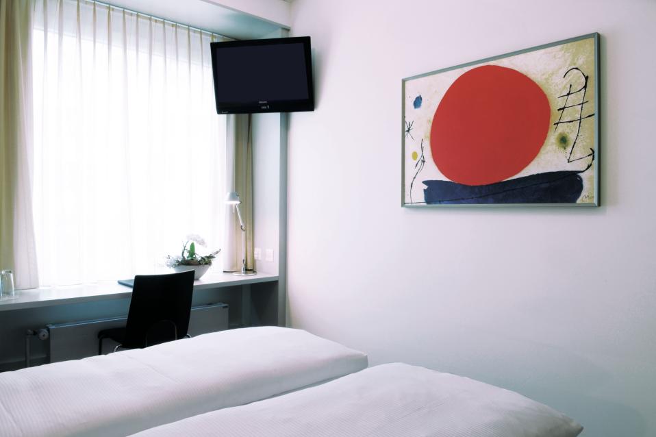 Sorell Hotel Ador Business Doppelzimmer Queen mit Schreibtisch