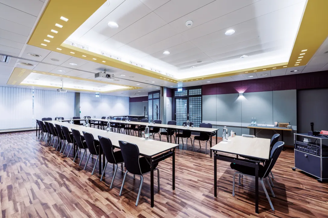 Seminarraum mit U Bestuhlung im Ador