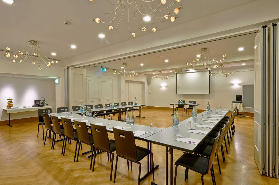 Kronesaal mit U-Form Bestuhlung