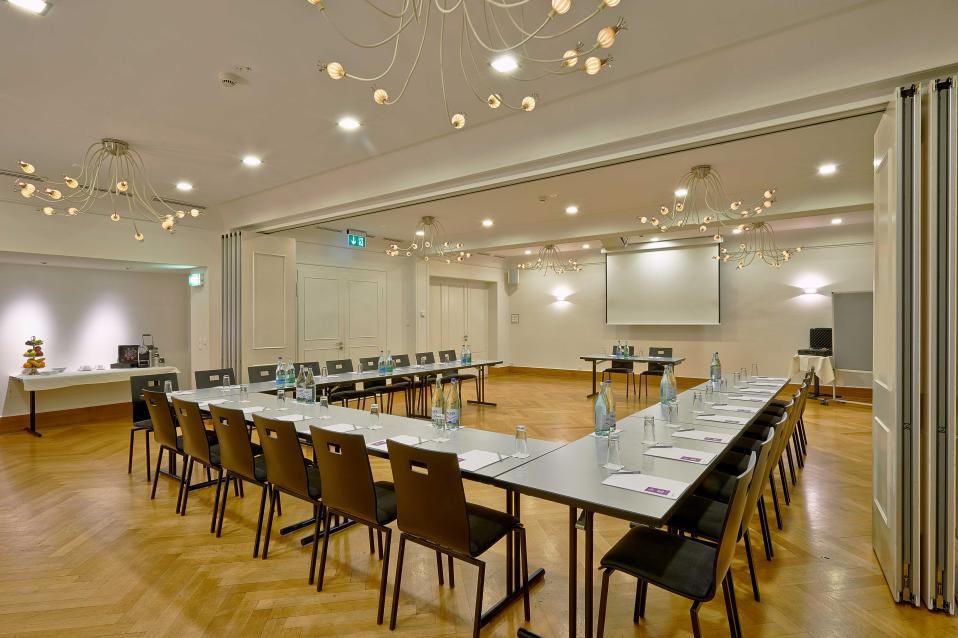 Kronesaal mit U-Form Bestuhlung