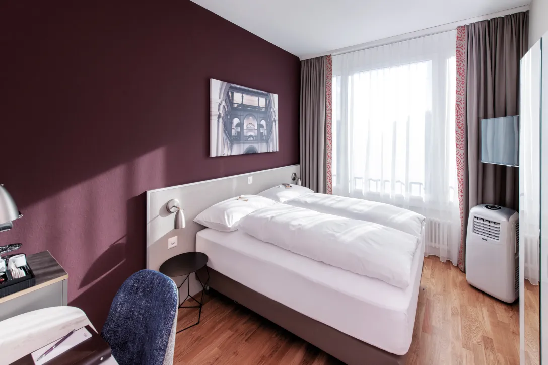 Sorell Hotel Rex Standard Doppelzimmer Queen mit Schreibtisch
