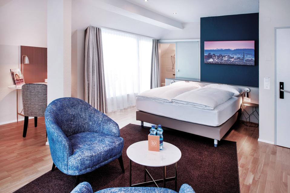 Sorell Hotel Rex Superior Doppelzimmer Queen mit Sitzecke und Schreibtisch