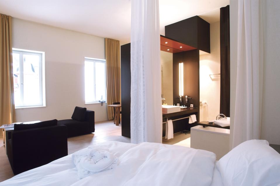 Sorell Hotel Rigiblick Studio Schlafzimmer mit Sitzecke