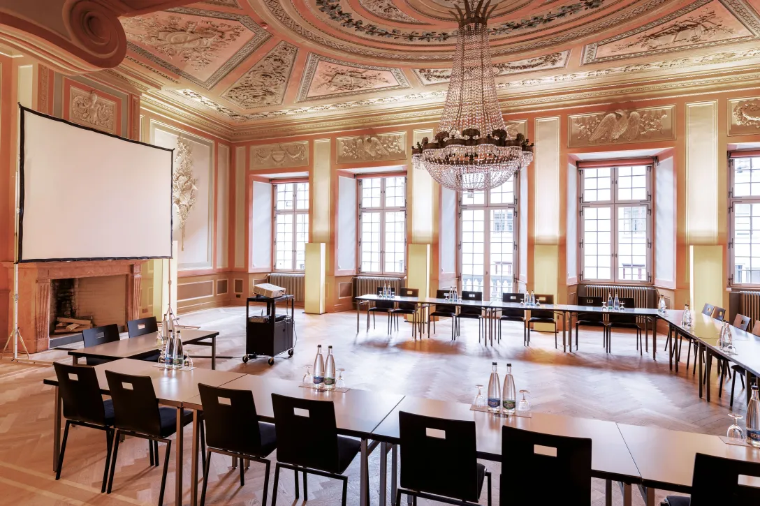 u-förmige Bestuhl des Zunftsaals