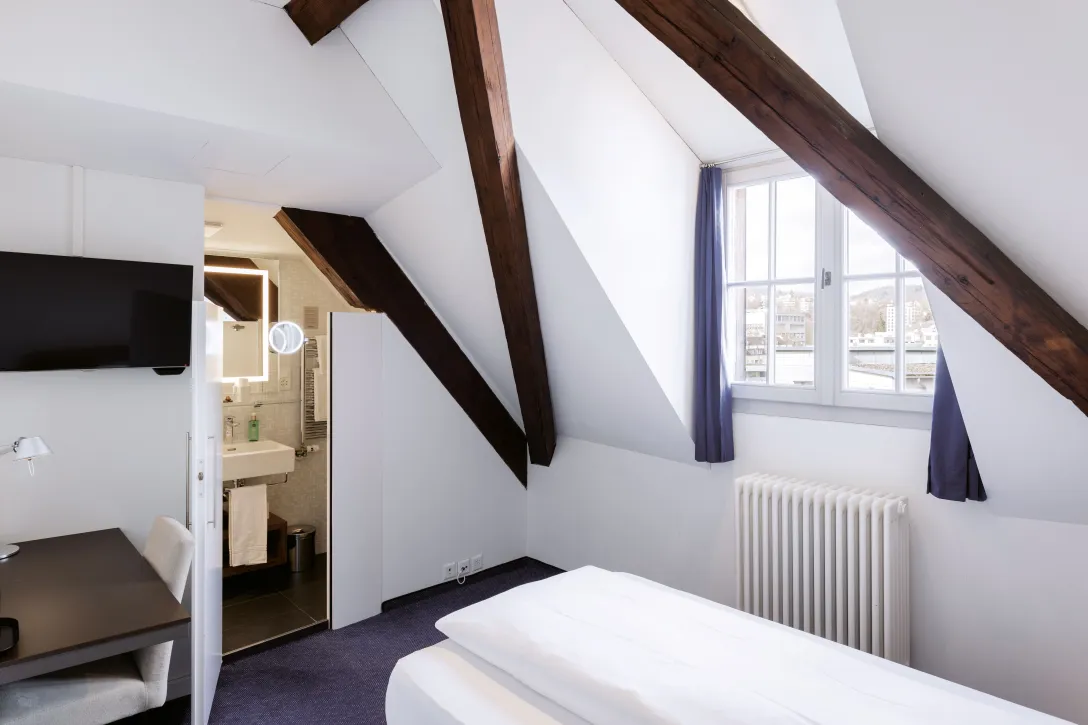 Sorell Hotel Rüden Standard Zimmer mit Schreibtisch