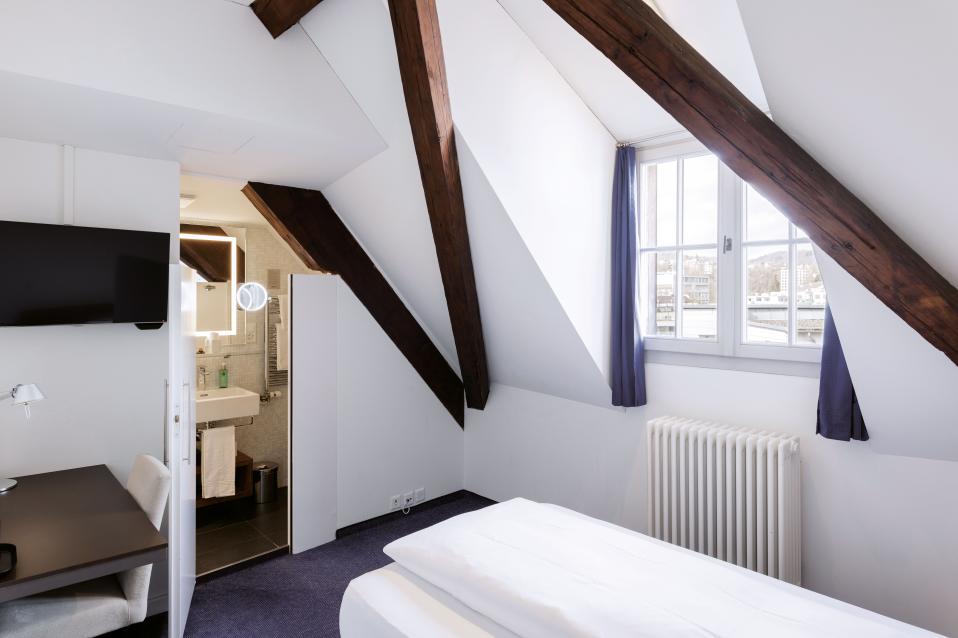 Sorell Hotel Rüden Standard Zimmer mit Schreibtisch
