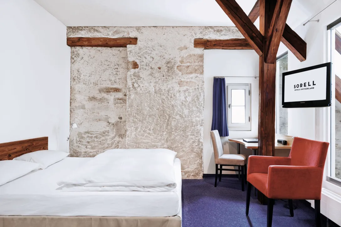 Sorell Hotel Rüden Standard double room with desk and armchair