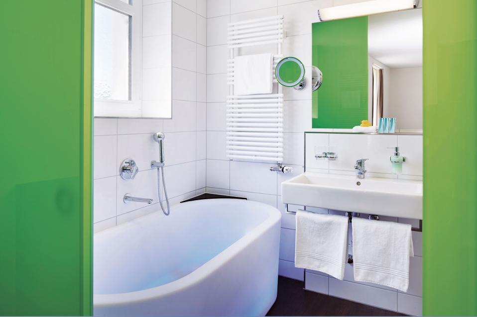 Sorell Hotel Rütli Superior Doppelzimmer King/Twin Badezimmer mit Badewanne