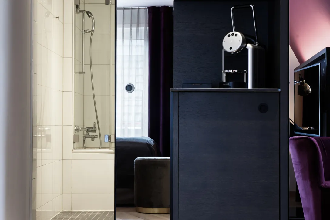 Standard Doppelzimmer mit Queen Bett im Sorell Hotel Seefeld in Zürich