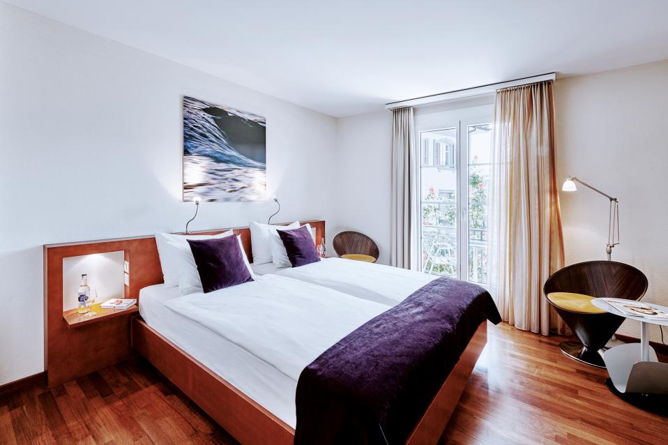 Sorell Hotel Speer Superior Doppelzimmer Twin mit Sitzecke und Schreibtisch