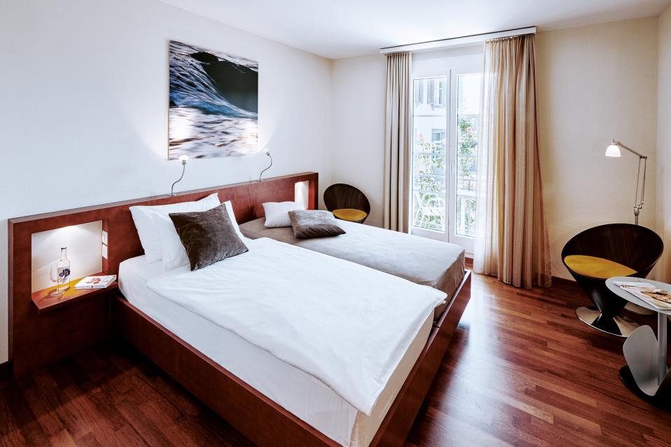 Sorell Hotel Speer Superior Doppelzimmer Twin mit Sitzecke und Schreibtisch