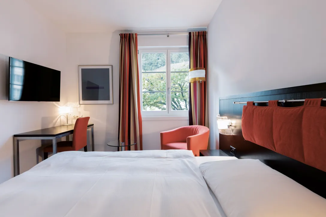 Economy Queen room with desk at the Sorell Hotel Tamina in Bad Ragaz