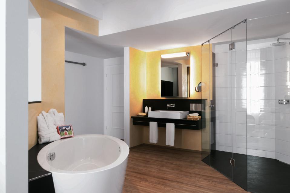 Junior Suite mit Badewanne im Sorell Hotel Tamina in Bad Ragaz
