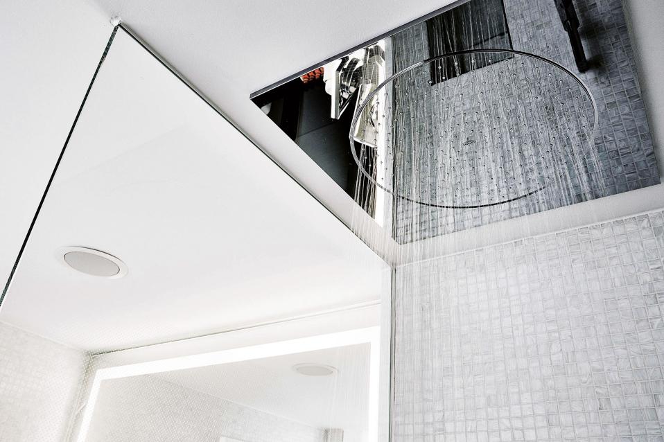 Sorell Hotel Zürichberg Superior Doppelzimmer Badezimmer mit Regendusche