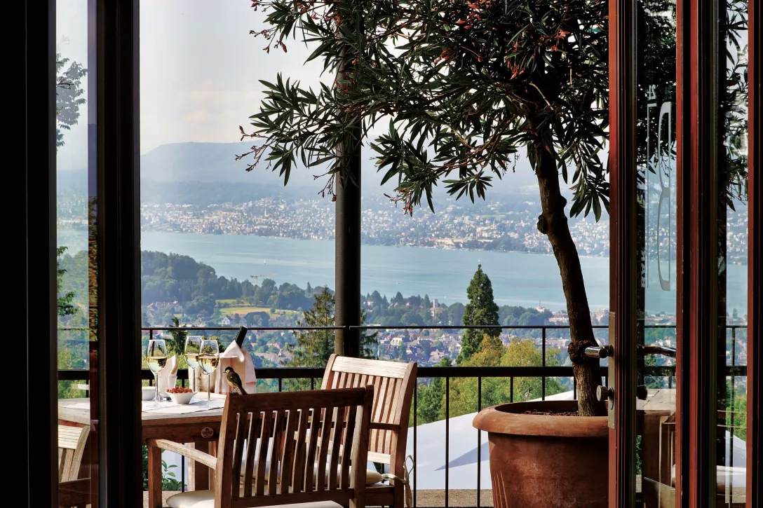 Terrace of the Hotel Zürichberg with a view of Lake Zurich