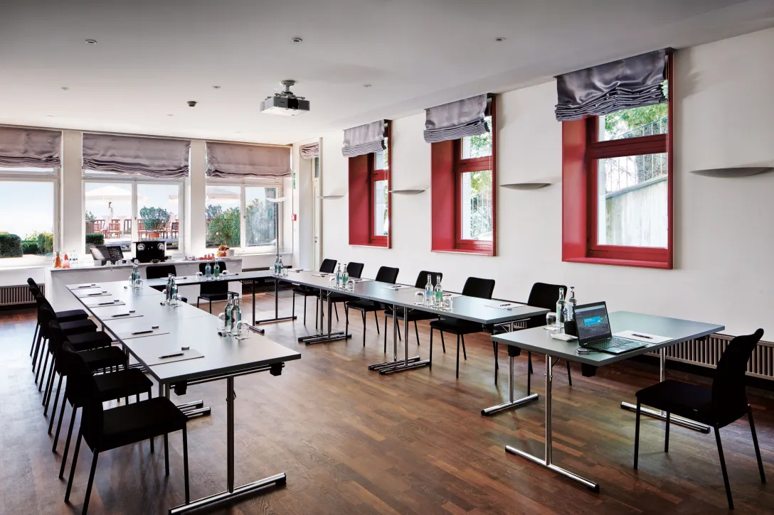 Zurichberg room with U-shaped seating arrangement