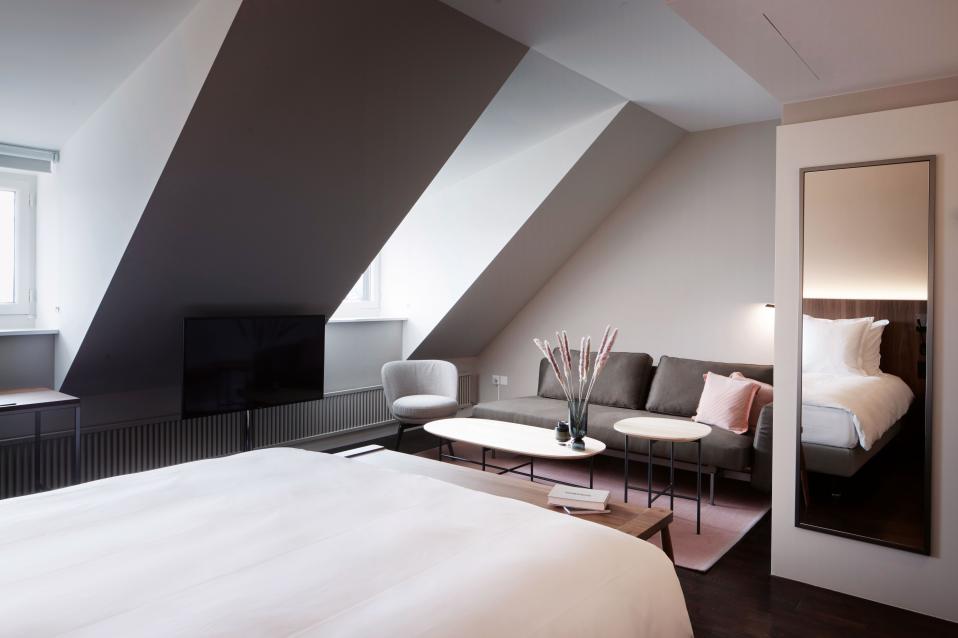 Sorell Hotel Zürichberg Superior Doppelzimmer mit Sitzecke und Seeblick