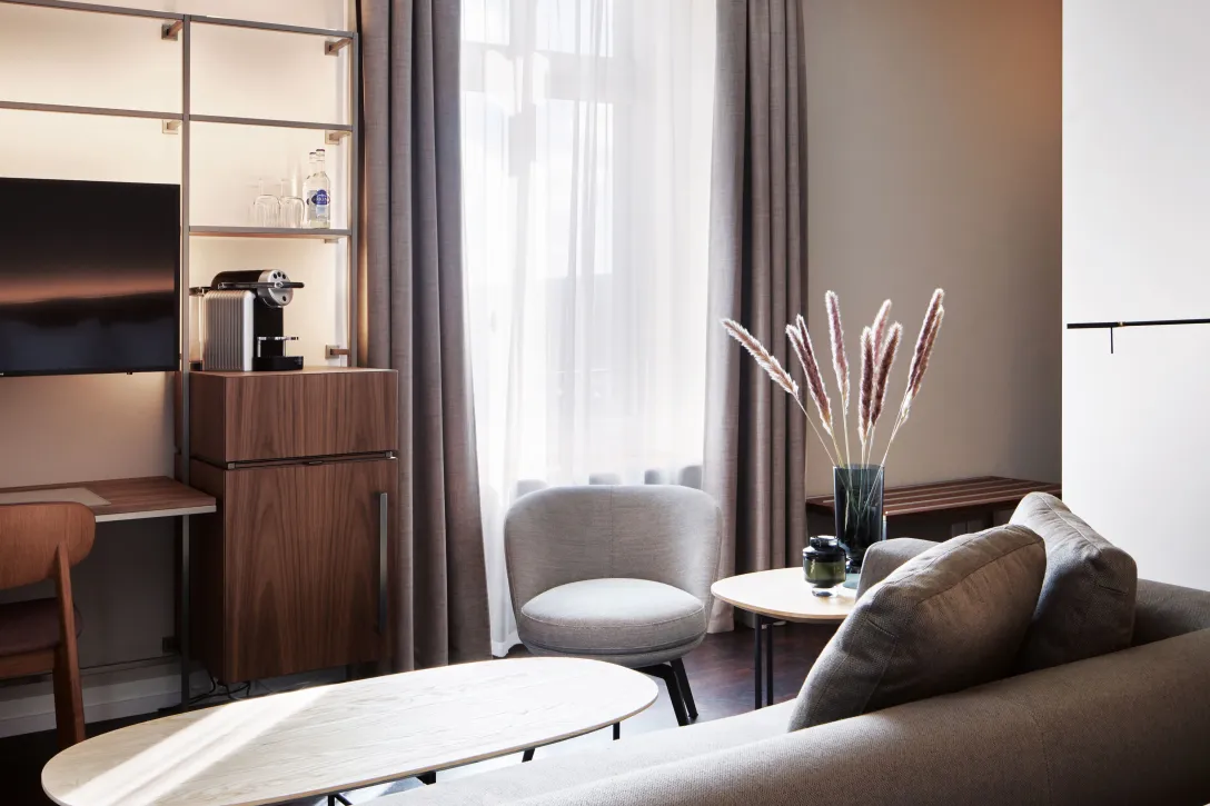 Sorell Hotel Zürichberg Superior double room with seating area and lake view