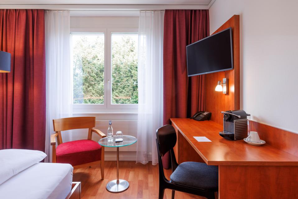 Business King Zimmer mit Queen Size Bett