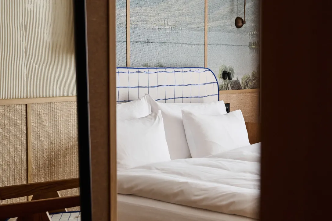 Deluxking room at Hotel Speer shot through the mirror