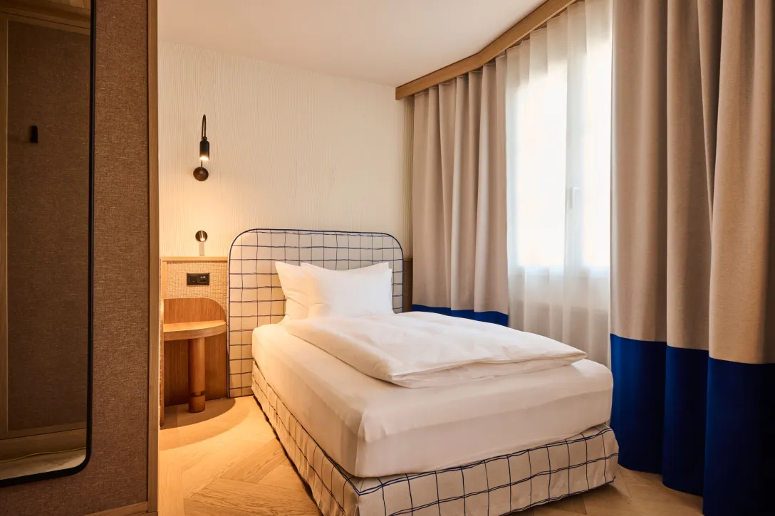 Standard single room in the Hotel Speer bed
