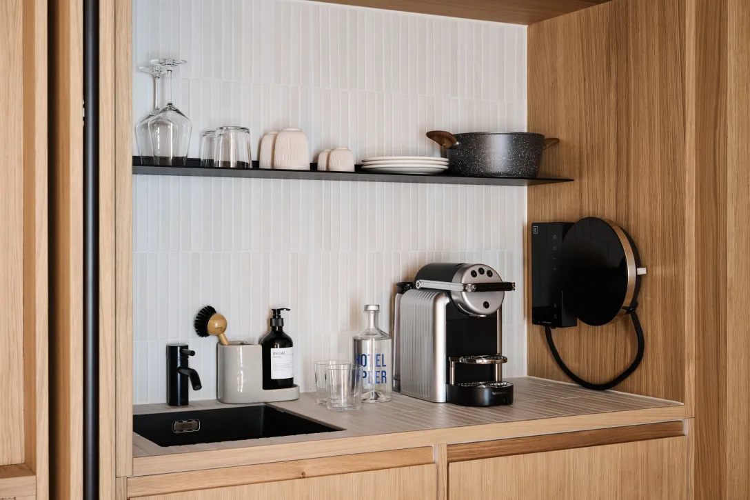 Kitchenette with coffee machine in the Junior Suite