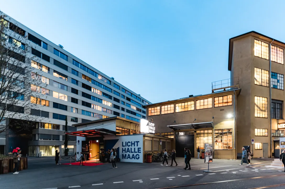 Eingang der Maag Halle zur Lichthalle