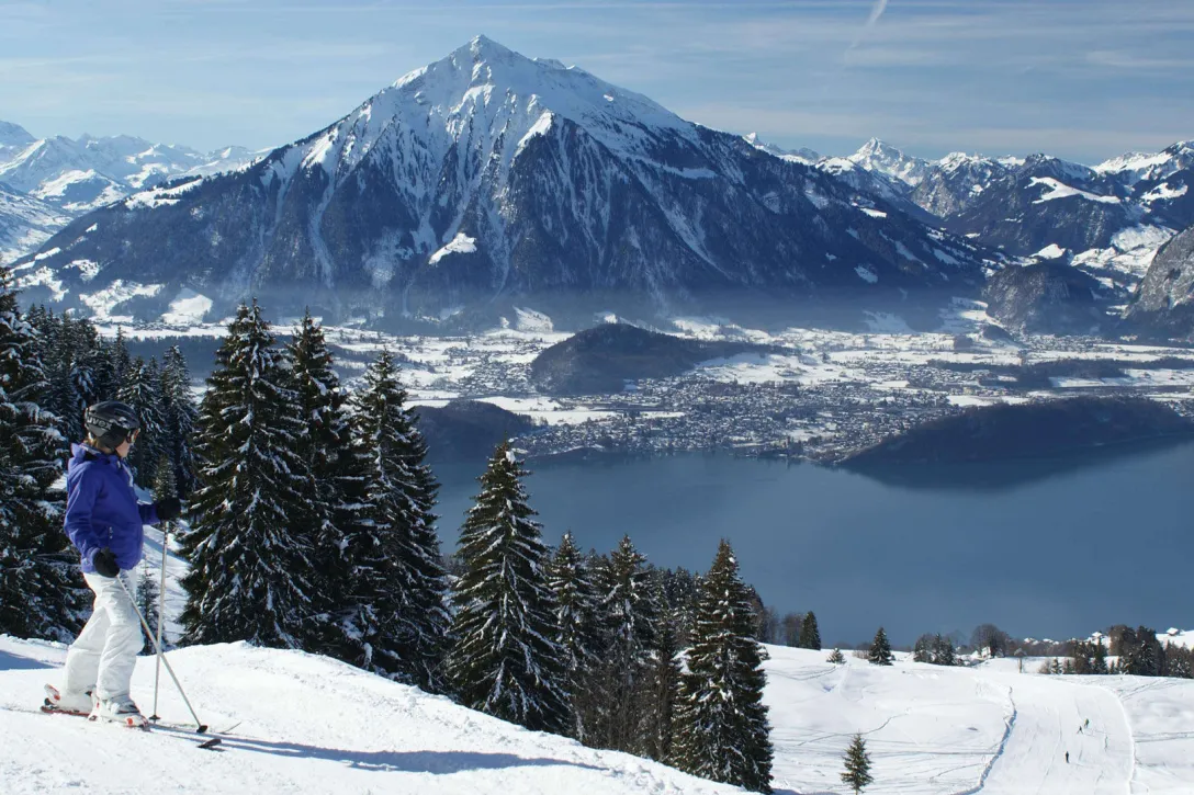 Skifahrer in der Ferienregion Interlaken
