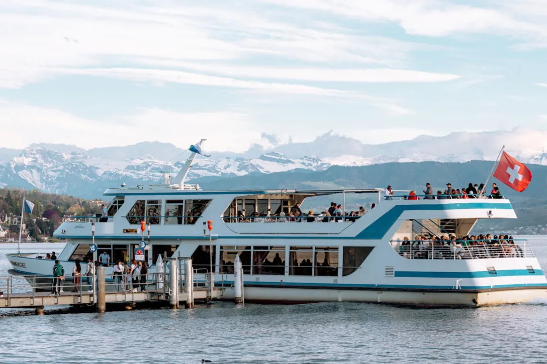 Schiff auf dem Zürichsee