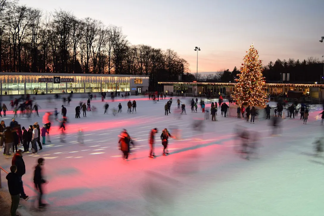 Schlittschuhlaufen auf der Dolder Kunsteisbahn