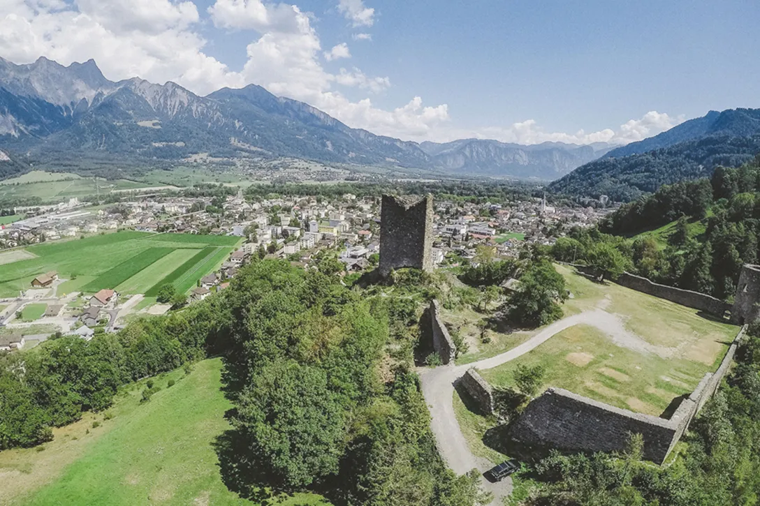 Burgruine Tamina Bergblick