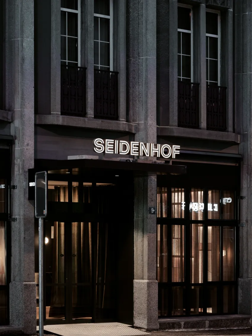 Eingang des Hotels Seidenhof in Zürich