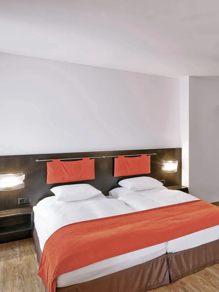 Double bed and wardrobe in the superior twin room