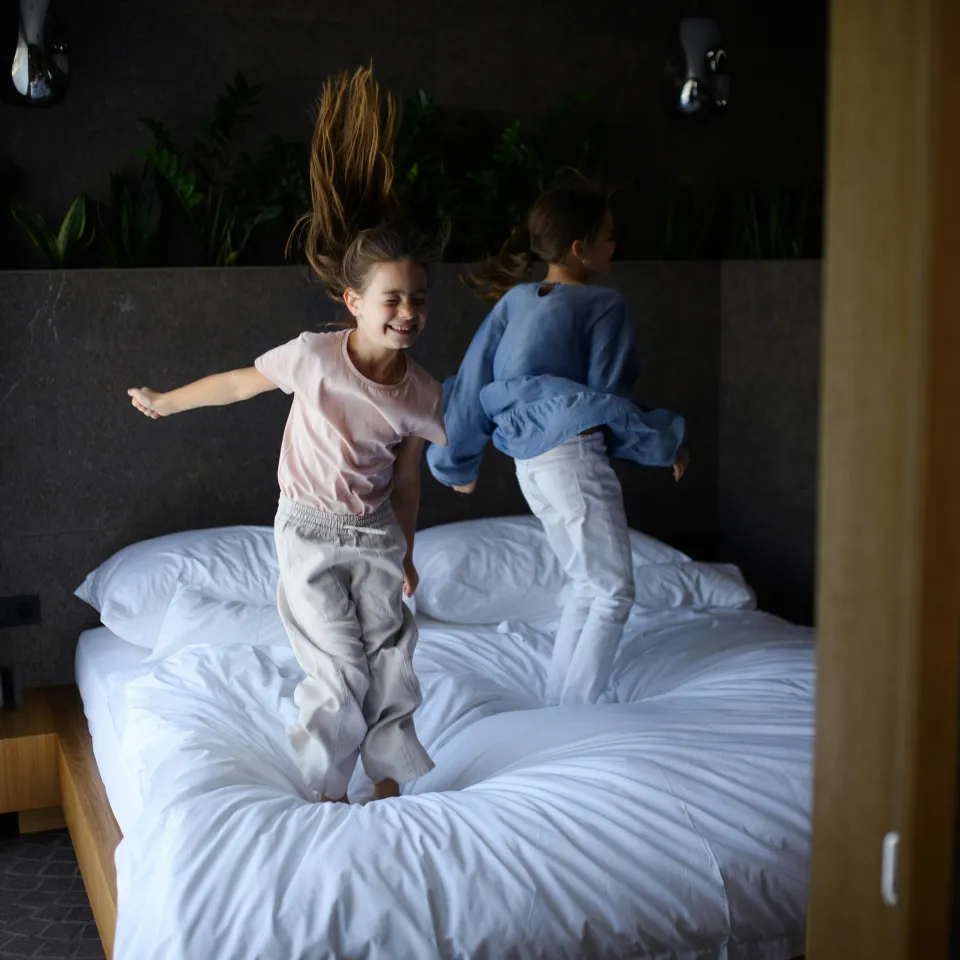 Children bounce on the bed